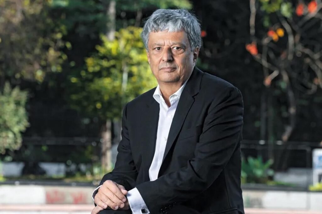Jorge Caldeira - Jornalista, Doutor em Ciência Política e Mestre em Sociologia